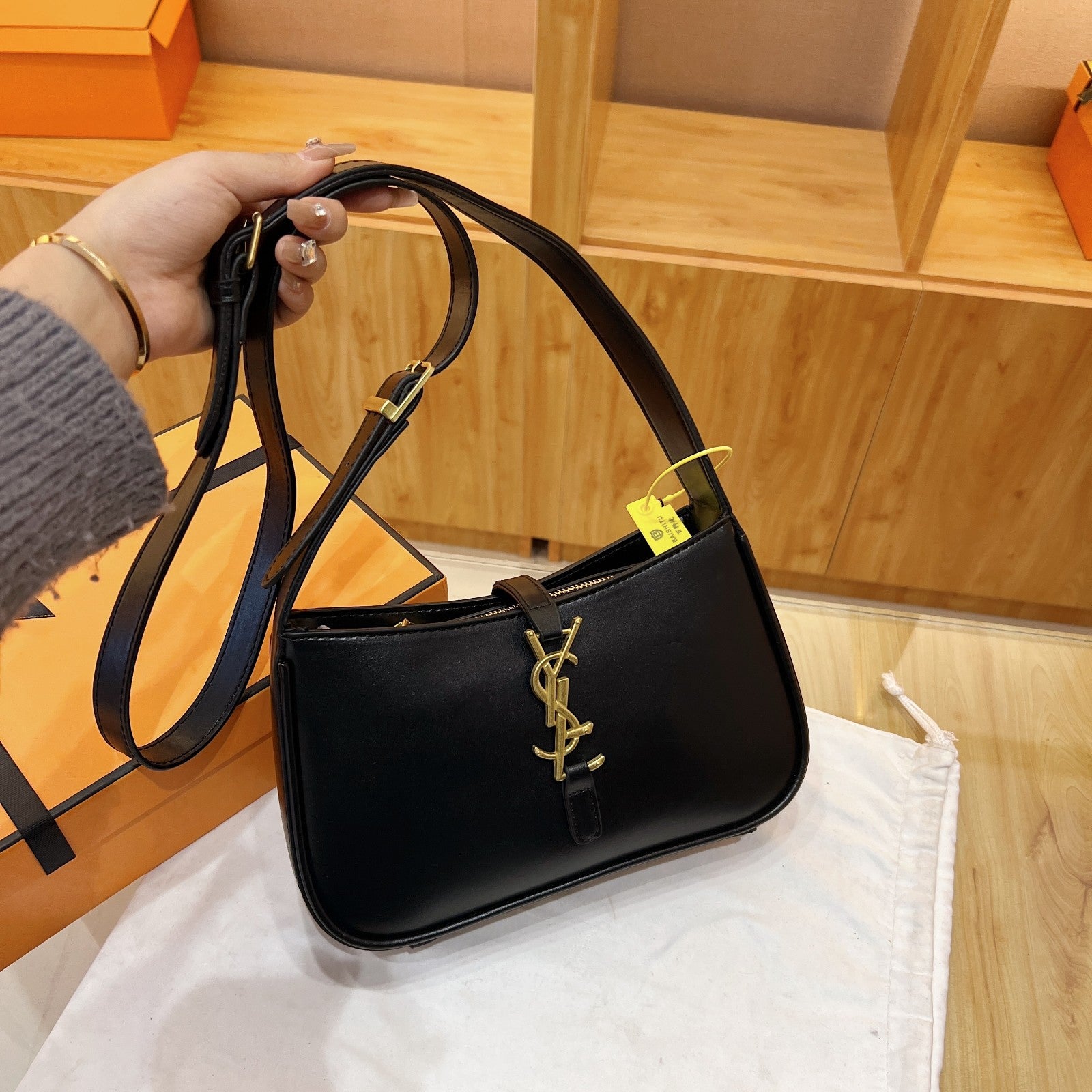High-end small square bag, fashionable women's bag, handbag, popular versatile underarm bag, niche recommended foreign trade bag