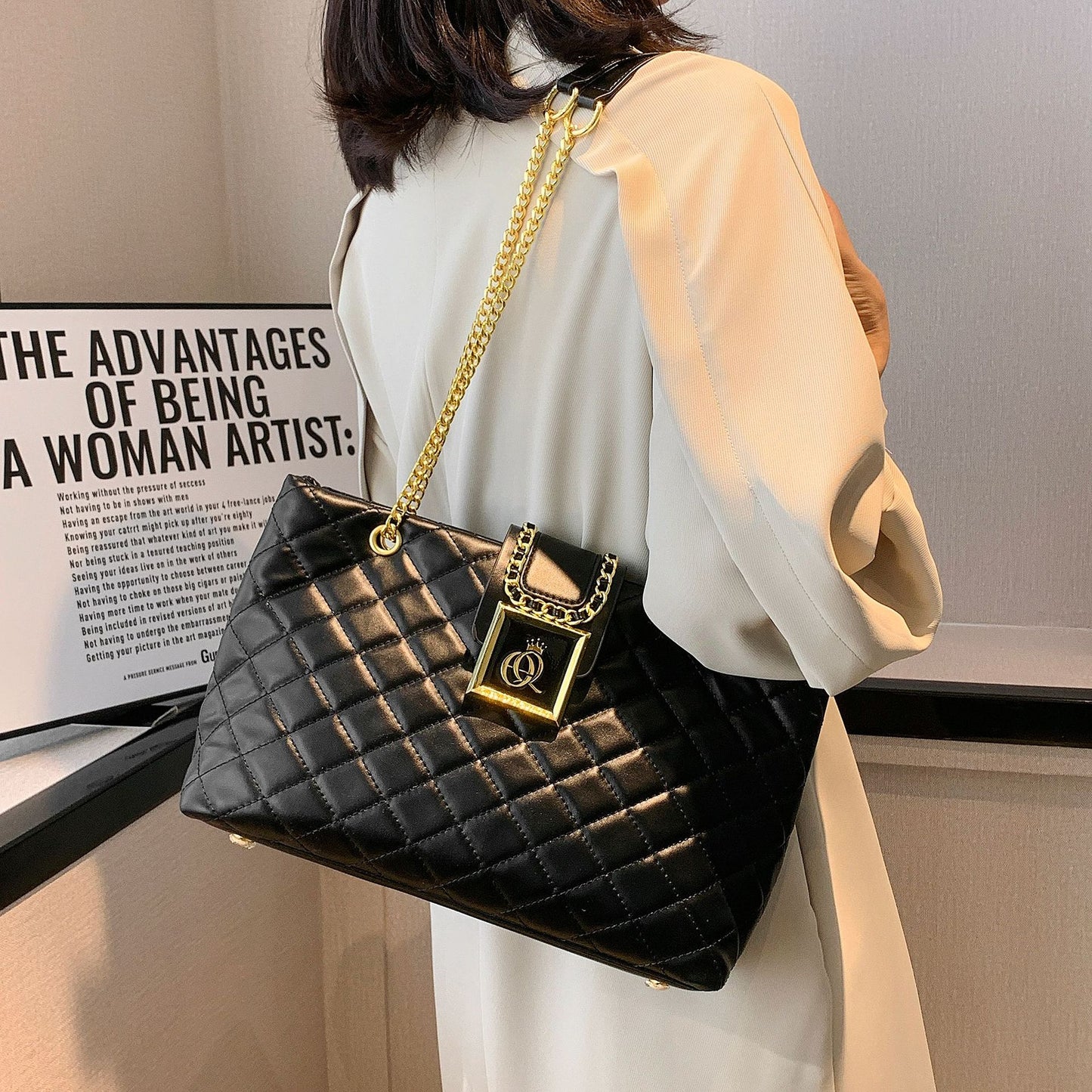 Women’s Diamond Chain Large Capacity Shoulder Bag