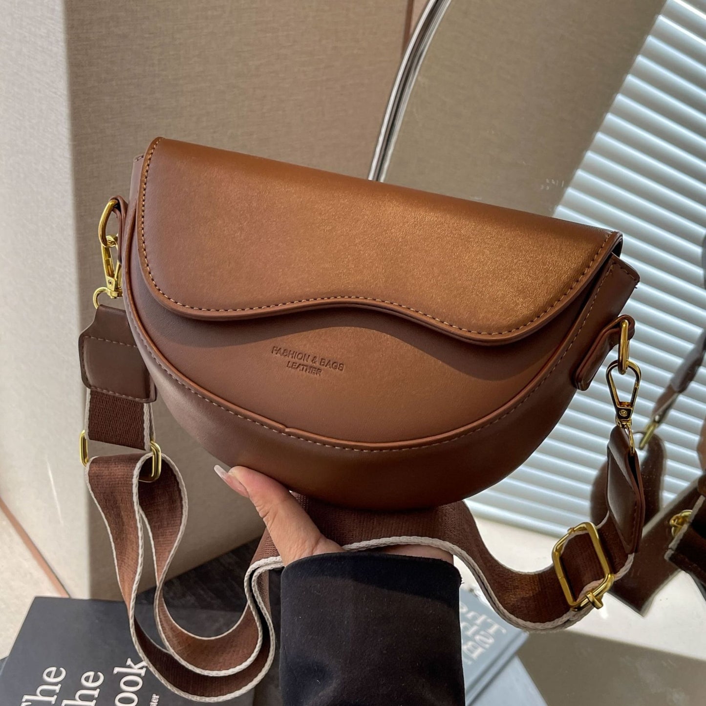 Women’s Retro Saddle Crossbody Shoulder Bag