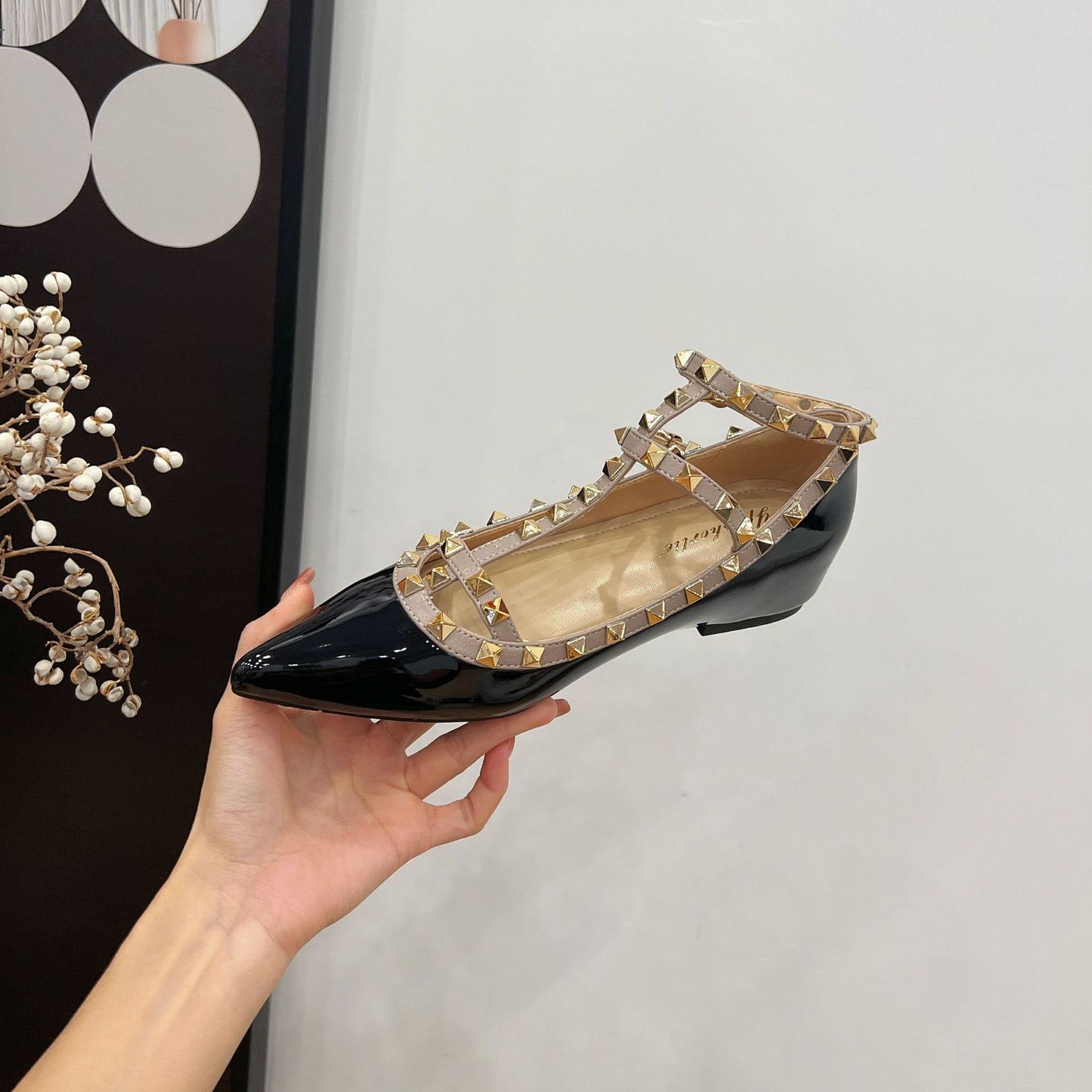 Women’s Pointed-Toe Patent Leather Flat Shoes