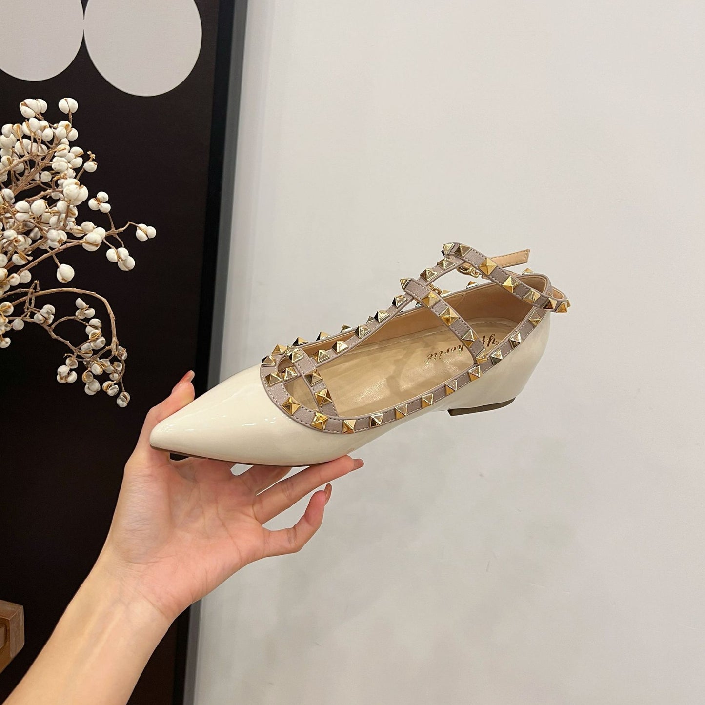 Women’s Pointed-Toe Patent Leather Flat Shoes