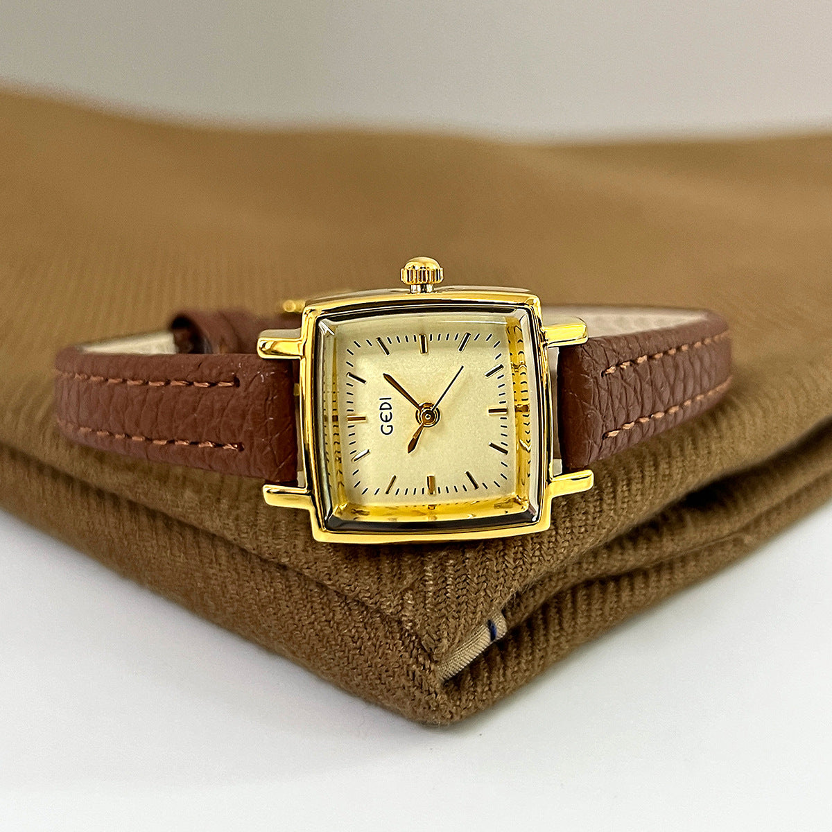 Women’s Retro Square Quartz Watch